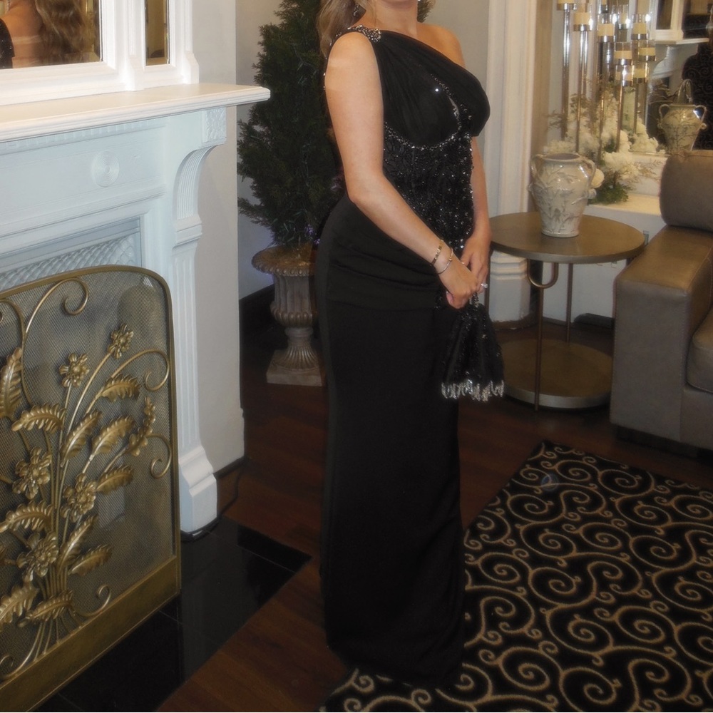 Tabja Custom Dress - Picture 4 of 7